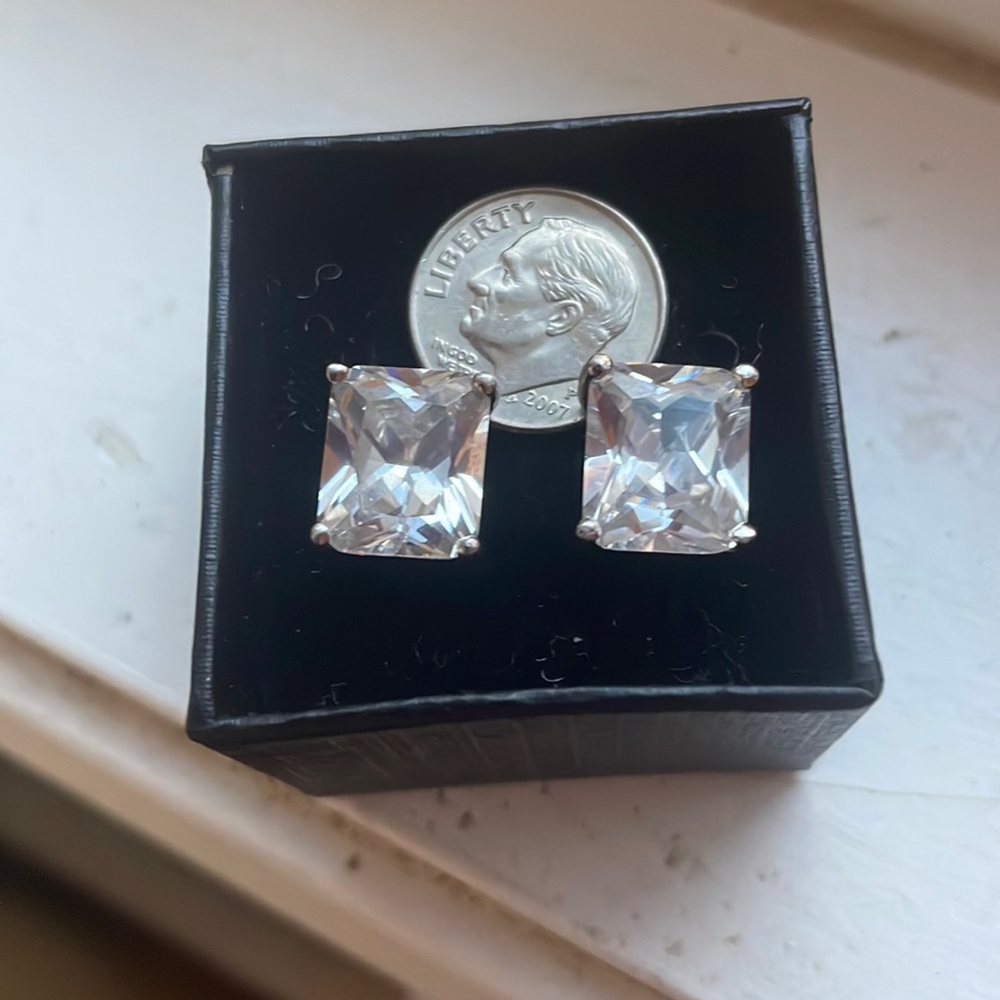 925 Big studs 1/2”each shiny pretty too big for me never worn NWOT 925 grams 8